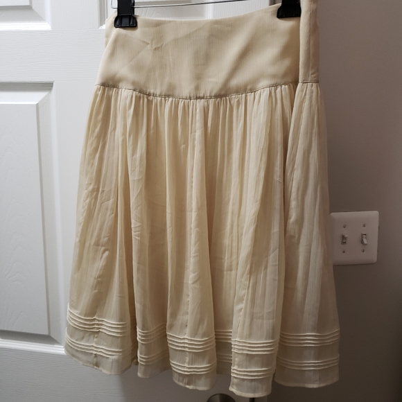 Cream color skirt - Picture 1 of 4